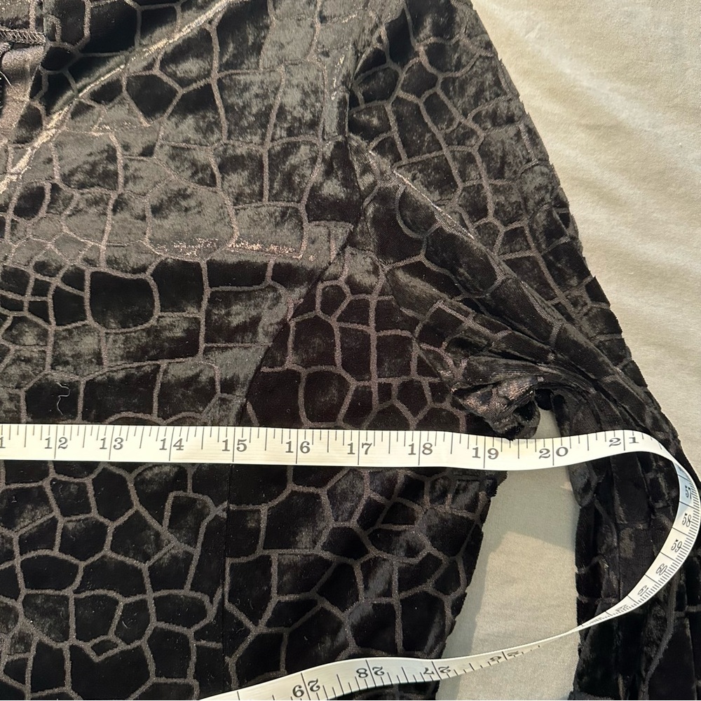 Chic Velvet Patterned Women's Button Down Shirt - image 4